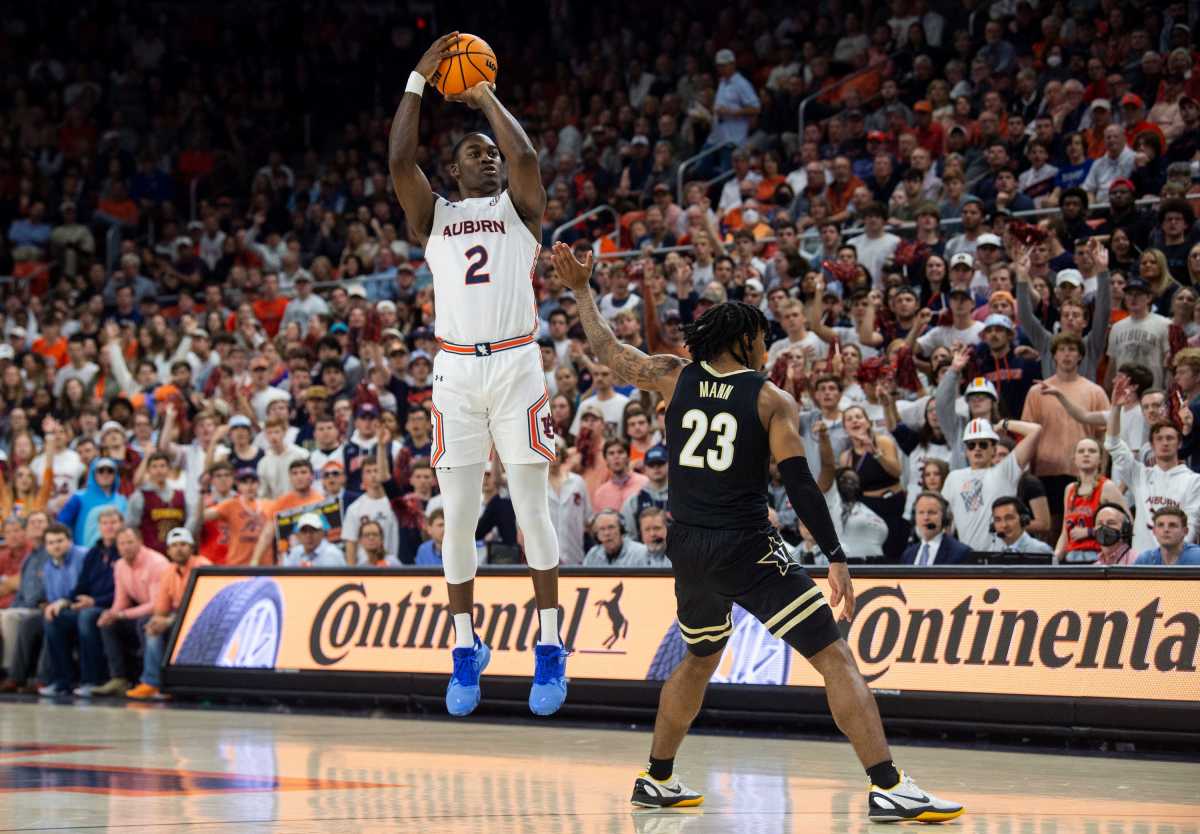 Auburn Tigers forward Jaylin Williams (2) takes a jump shot at Auburn Arena in Auburn, Ala., on Wednesday, Feb. 16, 2022. Auburn Tigers lead Vanderbilt Commodores 42-38 at halftime.